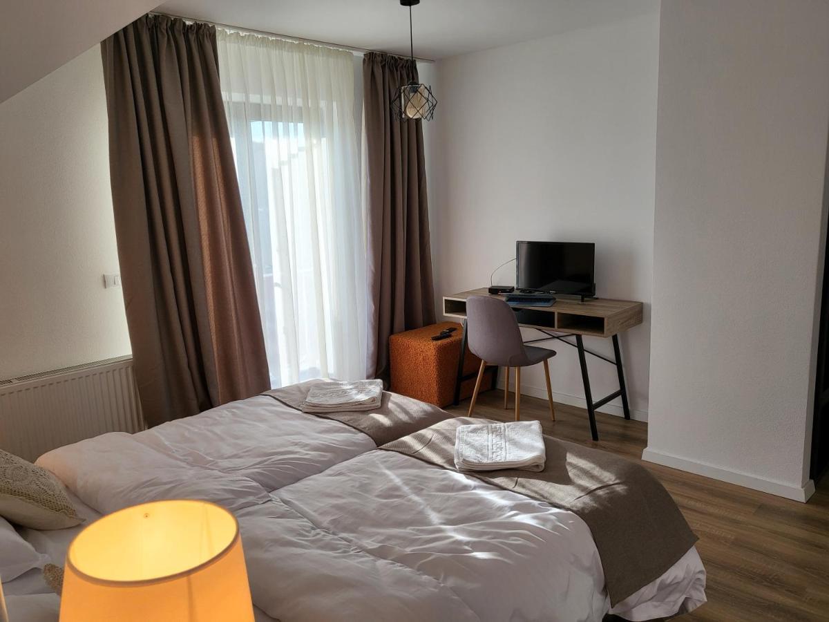 Eco Familia Hotel Pojoga Eksteriør billede